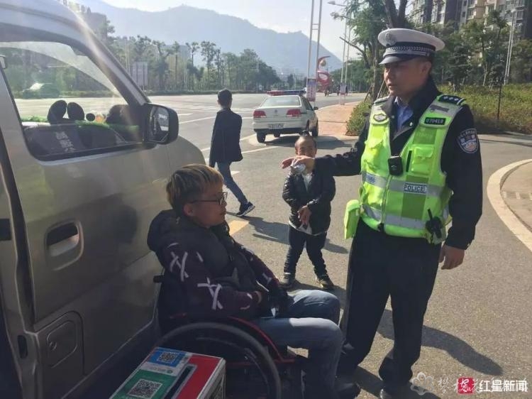 驾驶员超员超载，交警柔情执法暖人心……