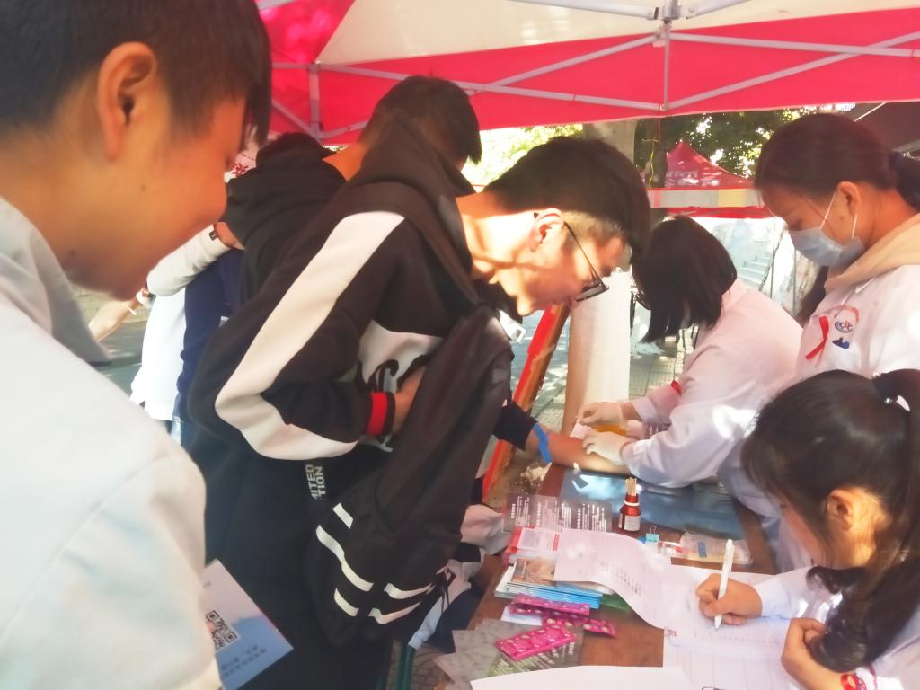 [攀枝花学院] 医学院：我校开展防艾宣传教育活动