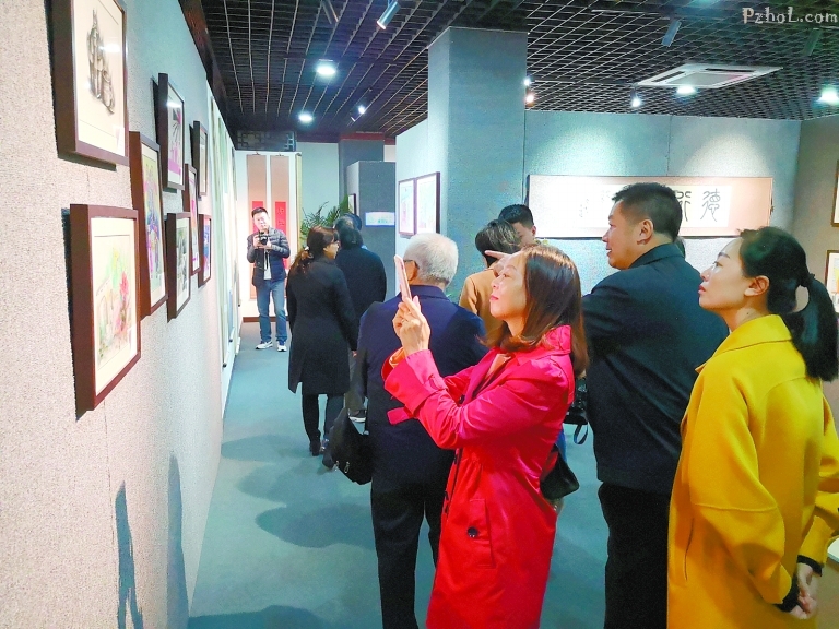东区举办书画摄影展纪念改革开放40周年