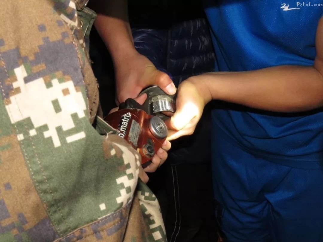 揪心！攀枝花一小学生手被洗手台地漏卡住，辛亏...！