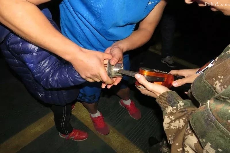 揪心！攀枝花一小学生手被洗手台地漏卡住，辛亏...！