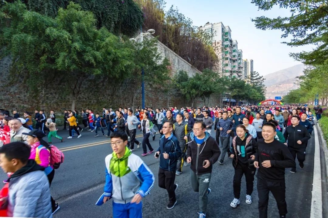 追梦2019！攀枝花4000余人畅跑迎新年！