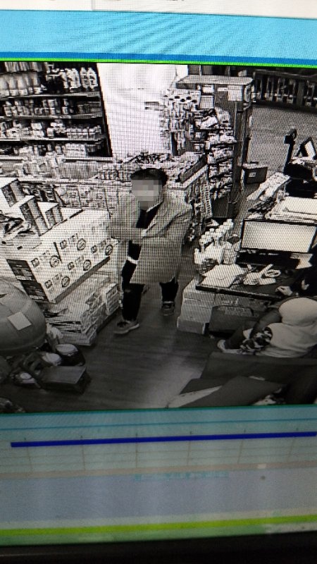 太嚣张！盐边县多家商铺被盗，“凶手”原来是位“风衣大盗”~