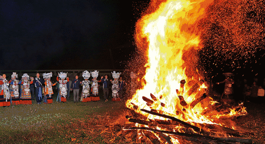 车车车!今年攀枝花这场火把节玩出新高度了!