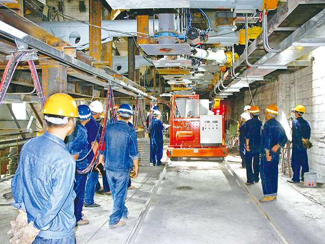 冶材自动输料车 项目试车成功