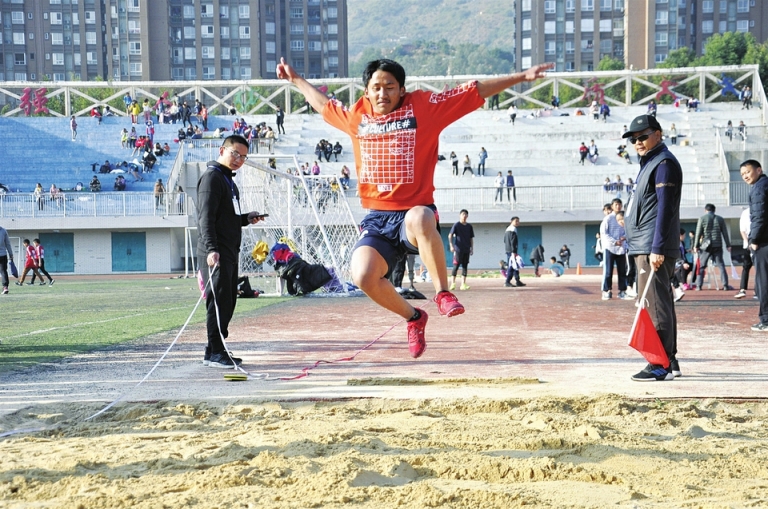 动起来，更健康仁和区第十九届中小学生田径运动会落幕