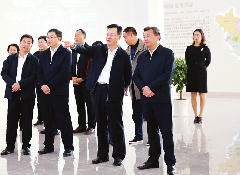 畅叙攀自两地友情共