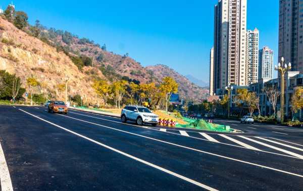 炳仁线与机场路交叉口改造道路1月1日通车