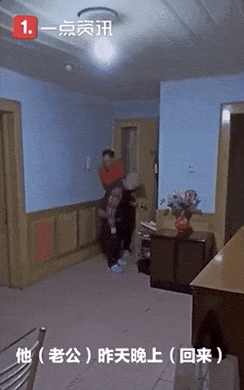 晚上,婆婆上厕所发现门开着 关门时碰巧撞见自己的儿子回来 看到儿子