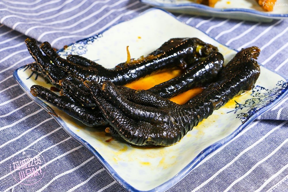 不同 是让四川人爱不释口的——辣卤 卤猪蹄,卤鸭翅,卤鸭掌,卤黑鸡脚