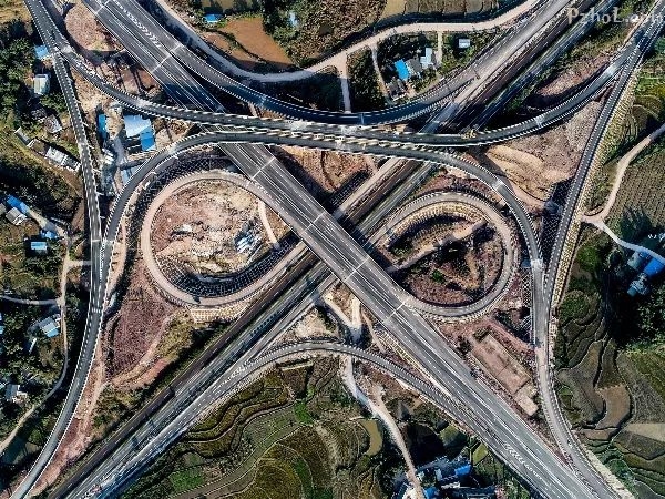 g8515荣泸高速公路四川境建成川渝两地再添一条探亲路