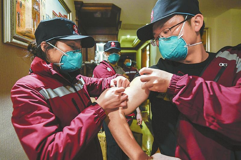 国家(四川)紧急医学救援队72名队员今日将进驻方舱医院